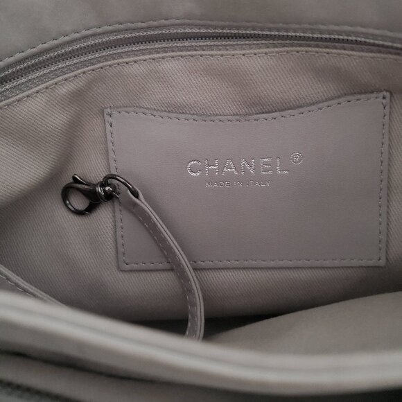VINTAGE CHANEL Shoulder Bag, Light Gray Leather - Picture 8 of 16